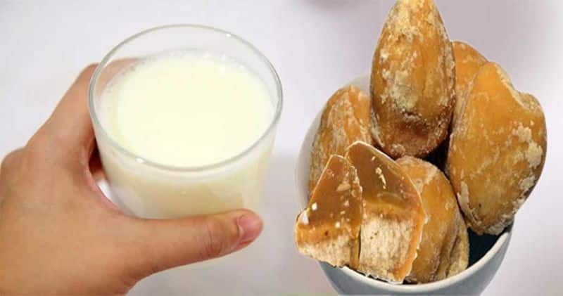 5 Incredible Health Benefits Of Drinking Milk With Jaggery Before Bedtime ram 