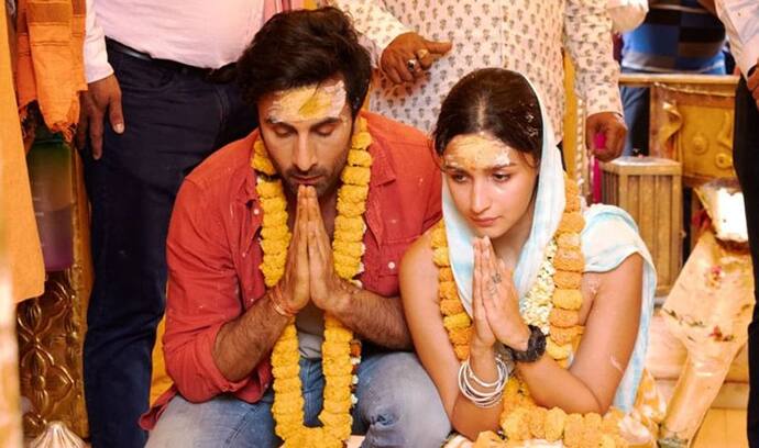 Alia Ranbir Wedding:रणबीर आलिया परिवार संग करेंगे कुल देवी देवता की पूजा, 14 अप्रैल को  RK बंगला में पहुंचेंगे