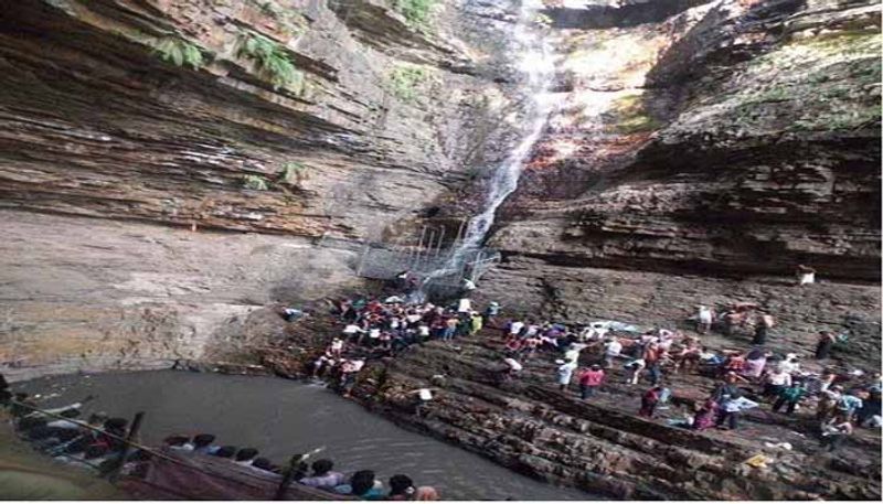 Two Devotees Died Of Suffocation At Saleshwaram Temple In Nagarkurnool District lns