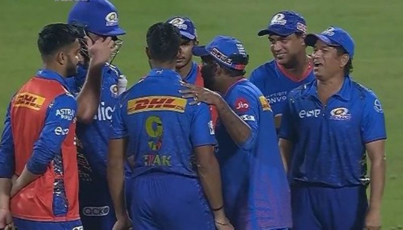 IPL 2022 Watch Sachin Tendulkar Rohit Sharma enter ground to congratulate Dewald Brevis for 4 consecutive sixes