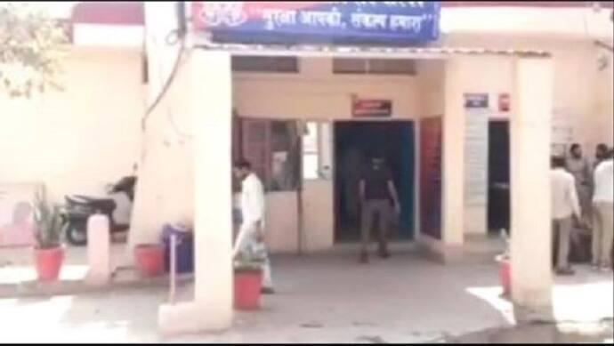 झगड़े की सूचना पर पहुंची पुलिस टीम पर हुआ हमला, अतिरिक्त फोर्स पहुंचने के बाद छूट पाए चौकी प्रभारी और सिपाही