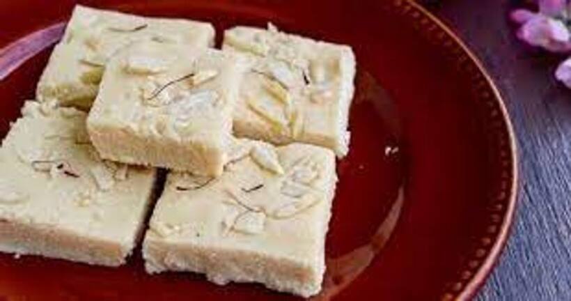 Raksha Bandhan 2024 Quick Sweet Recipes: भाई बार बार मांगेगा मिठाई,बस 15 मिनट में तैयार करें नारियल बर्फी