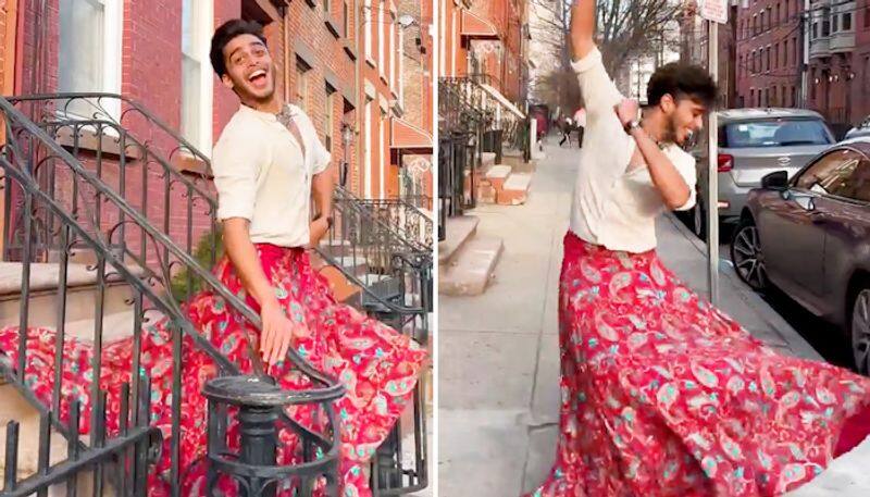 Watch Young man in skirt dances to Alia Bhatt's Jhume Re Gori song on US streets-tgy