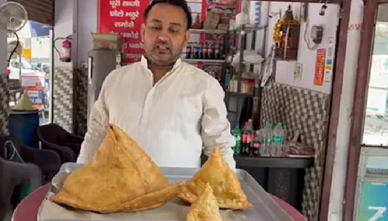 cash prize for people who can eat 3 kg samosa in five minutes