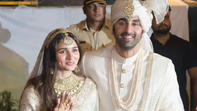 Bollywood Toasts star Couple Alia Bhatt Ranbir Kapoor on Wedding hls 