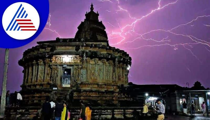 thunder roars lightning in sringeri sharadamba temple photo viral gvd