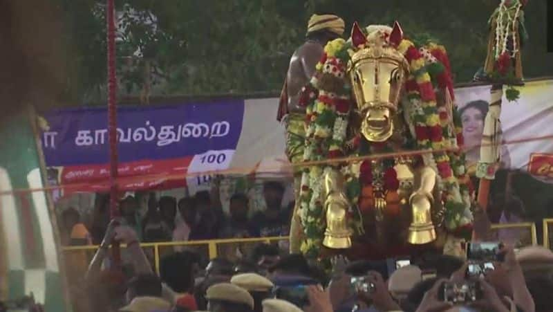 A huge crowd of devotees witness the entry of Lord Kallazhagar into the Vaigai River