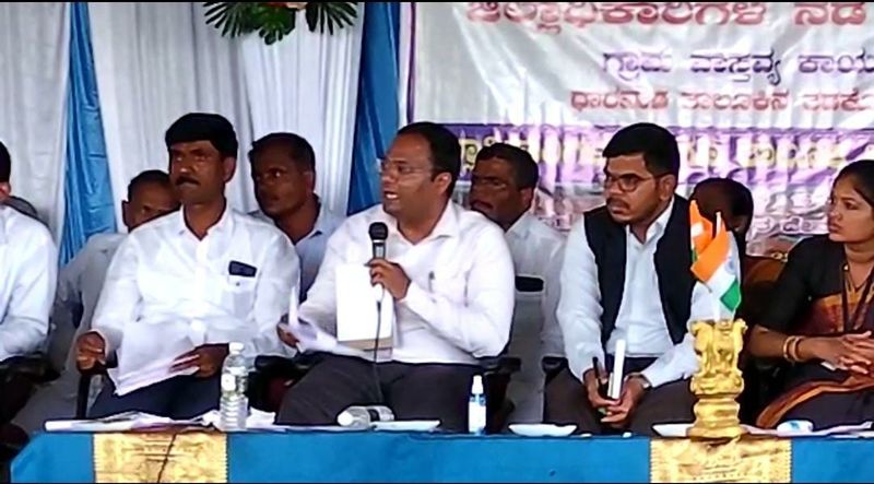 Jilladikarigala Nade Halli Kade programme In Dharwad District rbj