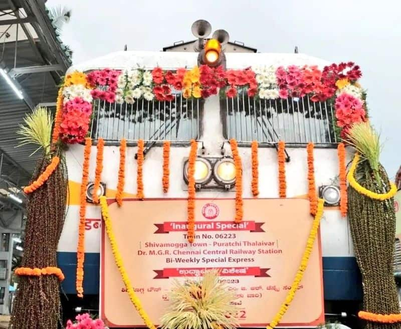 BY raghavendra Flagged  Off To new train from shimogga to Chennai via tirupati rbj