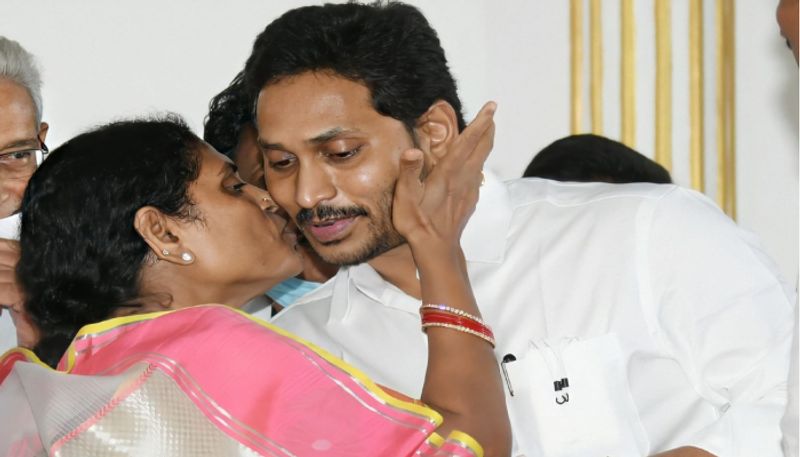 if YS Vijayamma resign YSRCP honorary President post ys jagan may face this challenge