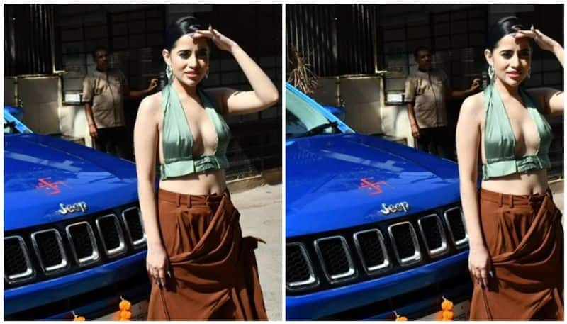 TV actress Urfi Javed buys second hand Jeep Compass SUV