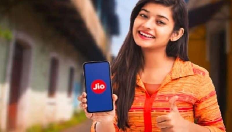 Jio Recharge Plans: If you are worried about  daily data limit being over, then these plans are special for you