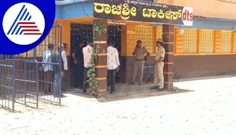 Man shoots Moviegoer in Haveri Theatre During KGF hls 