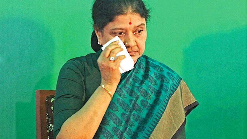 Sasikala southern district tour did not make an impact among the activists KAK