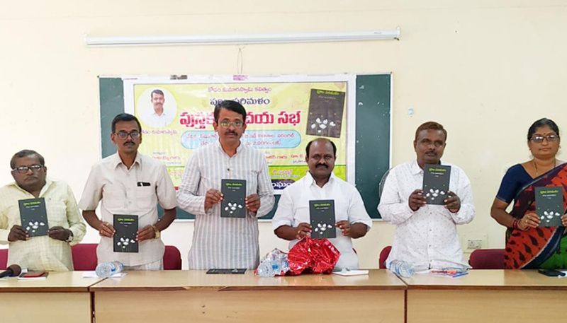 Prof Banna Ailaiah launched Kodam Kumar's Poola Parimalam book