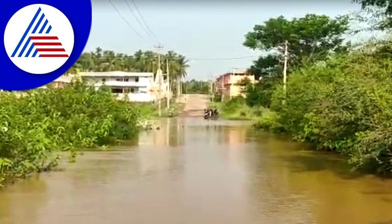 Untimely rains in Davanagere disturbance of students traffic gvd