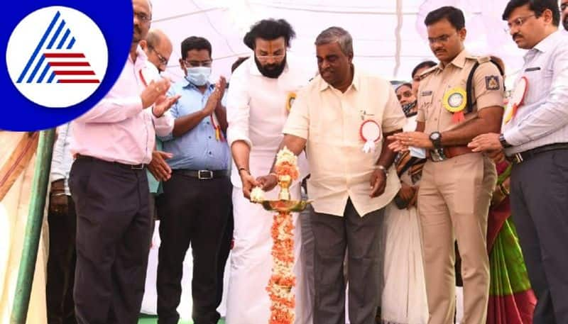 minister Sriramulu inaugurates health camp in Ballari gow