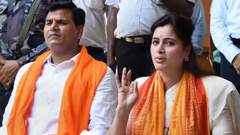 mp Navneet Rana attacks Uddhav Thackeray, dares Maharashtra CM to contest elections against her