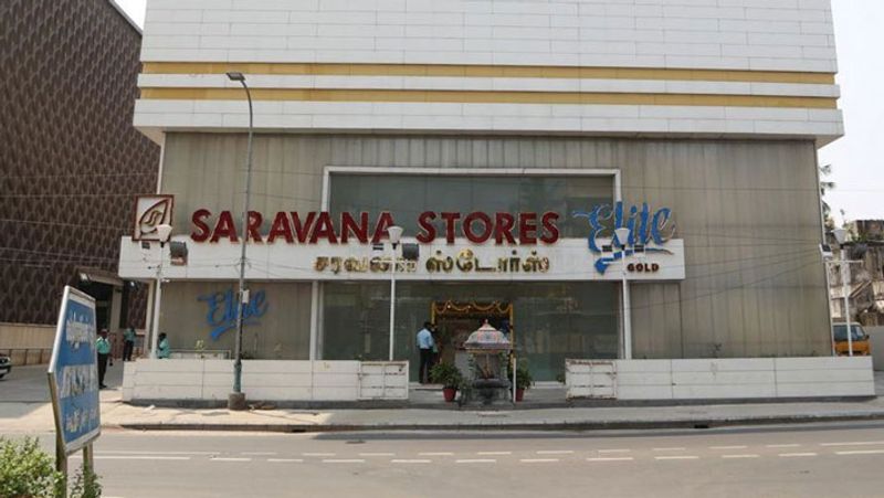 26 lakh worth of jewelery stolen from Saravana Store Elite