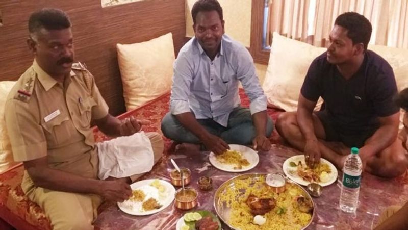 police inspector having a biryani dinner...cannabis smuggling gang viral photo