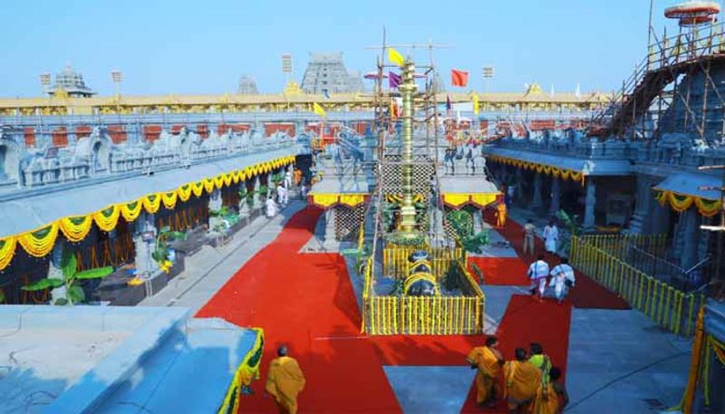 yadadri sri lakshmi narasimha swamy temple hundi huge collection of rs 2.32 crore kms