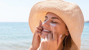 Beauty Tips: పొడి చర్మంతో ఇబ్బంది పడుతున్నారా.. అయితే ఈ స్క్రబ్స్ మీకు మంచి రెమిడీ!