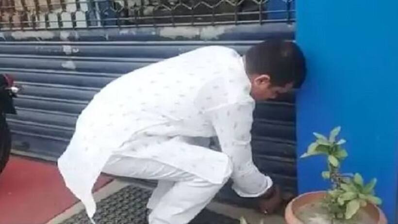 विधायक ने बैंक के बाहर जड़ा ताला, वित्त मंत्री को पत्र भेज कहा  जरूरतमंदों को लाभ देने की इनकी नहीं है मंशा