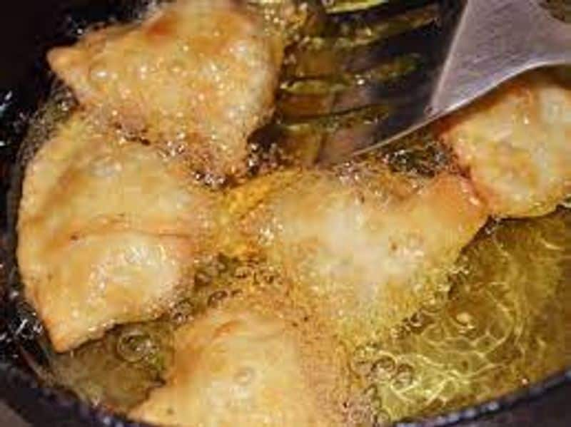 Saudi Arabia Restaurant Shut Down For Preparing Samosa In Toilet For 30 years