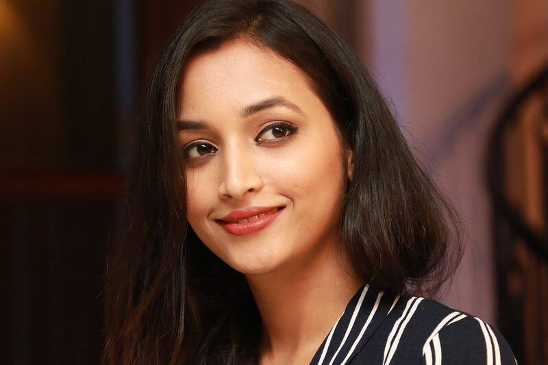 KGF 2 Srinidhi Shetty with Firing Round hls 