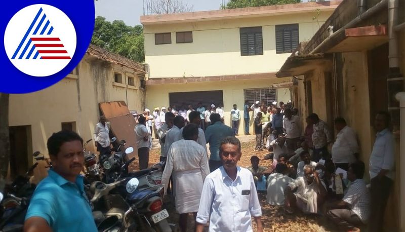 farmers tired to wait to Register Buy millets in Chikkaballapur akb