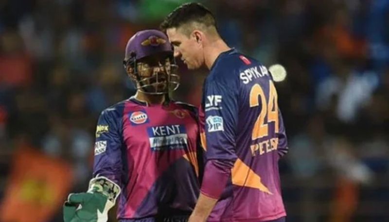 Former English Batter Kevin Pietersen trolls MS Dhoni with video of his dismissal MSV 