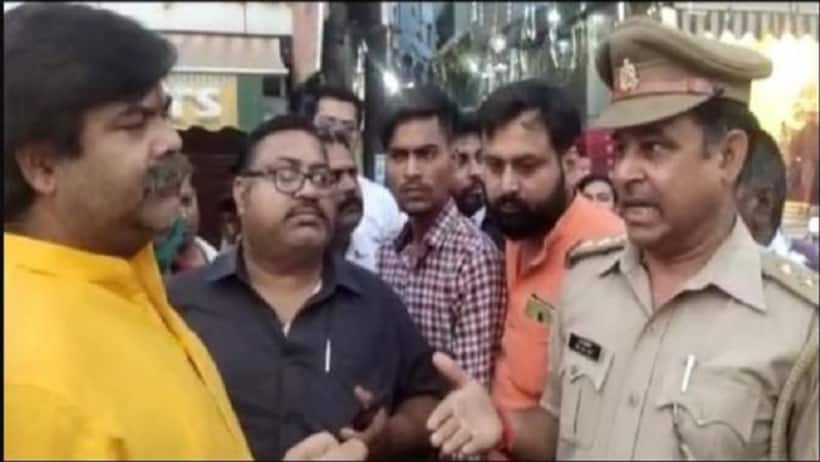 कानून का पाठ पढ़ाने पहुंचे इंस्पेक्टर को भाजपा नेता की चेतावनी, कहा  जागरण तो होकर रहेगा, ताकत हो तो रोक लेना