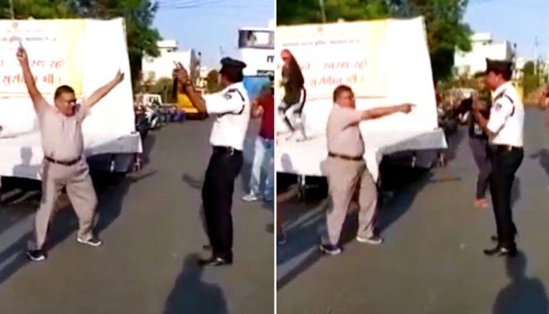 Indores traffic cop dances with the public on Amitabh Bachchan's song 'Janu Meri Jaan';watch-tgy