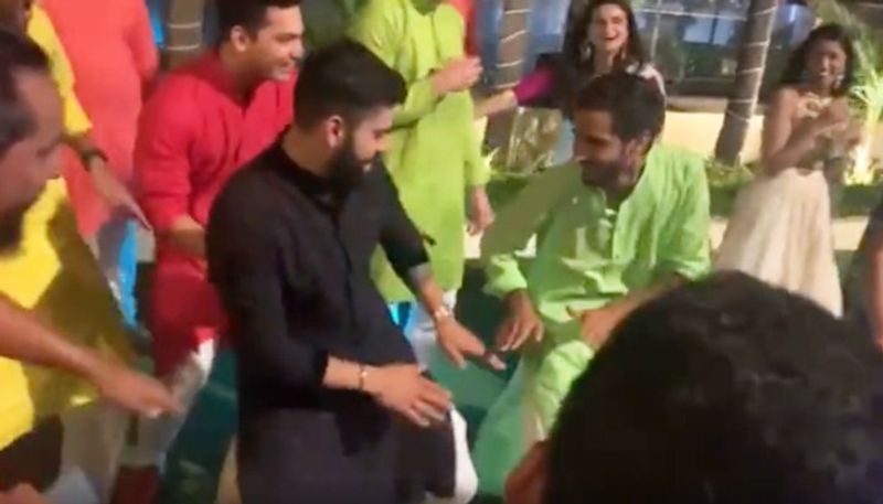 Virat Kohli Super steps for Samantha Ruth Prabhu u antava mava song in Glenn Maxwells Wedding Night san