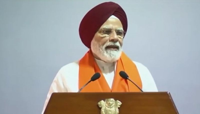 PM Modi wears a turban hails Sikh community s role in new India gcw