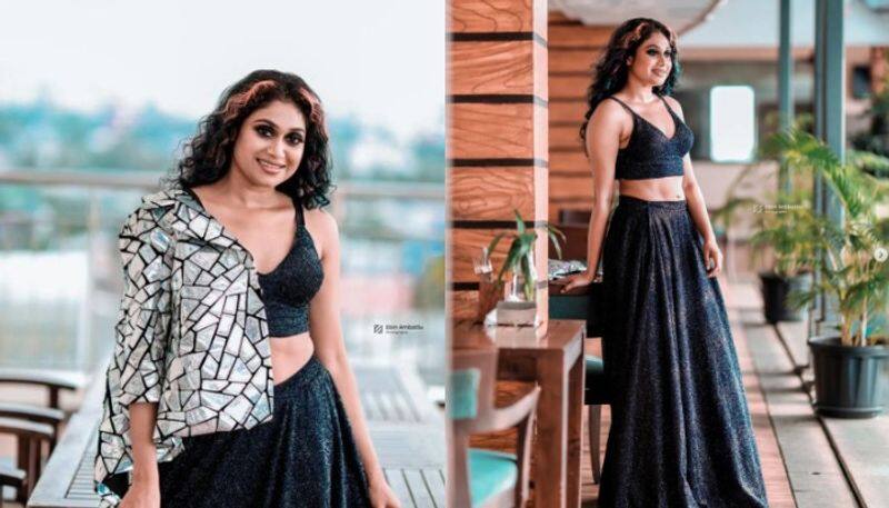 Bigg boss star janaki sudheer shares a photoshoot pictures