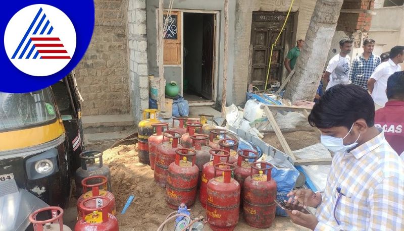 raid by food department officials on gas filling illegal space in gadag gvd