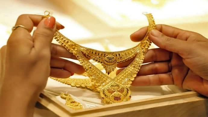 Gold Silver Price Today:  सोना 302 रुपए तो चांदी 781 रुपया हुई महंगी, गहना खरीदने से पहले जान लें नया रेट