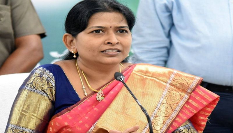 AP Home Minister Taneti Vanitha Serious Comments On Opposition Parties 