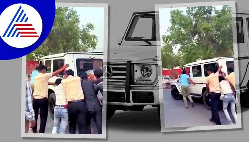 10 people push Mercedez Benz G class huge SUV: Video viral