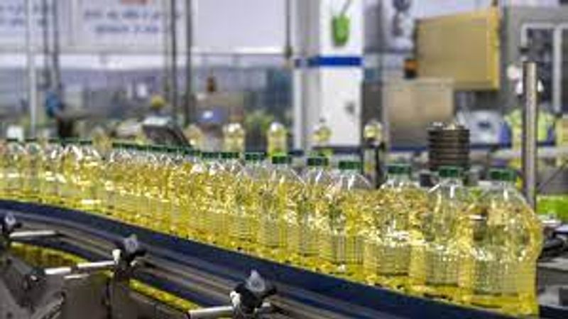 pass on edible oil price cut benefit to consumers: center 