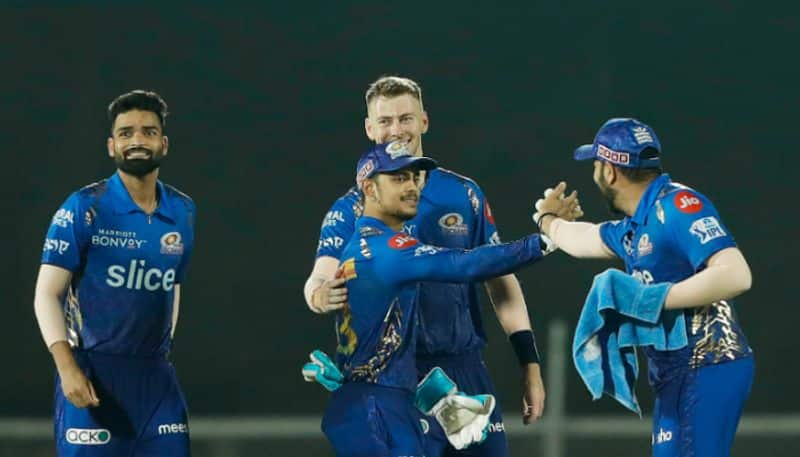 mumbai indians won by five runs against gujarat titans