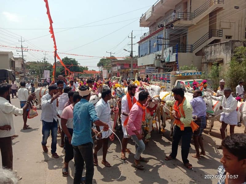 Basaveshwara Jayanti 2022 Unique Celebration in Hosadurga by MLA Goolihatti Shekhar hls 