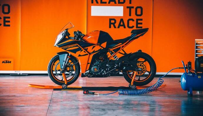  बड़े डिजाइन अपडेट और शानदार लुक के साथ इंडिया में लॉन्च हुई 2022 KTM RC390, कीमत 3.14 लाख रुपए से शुरू 