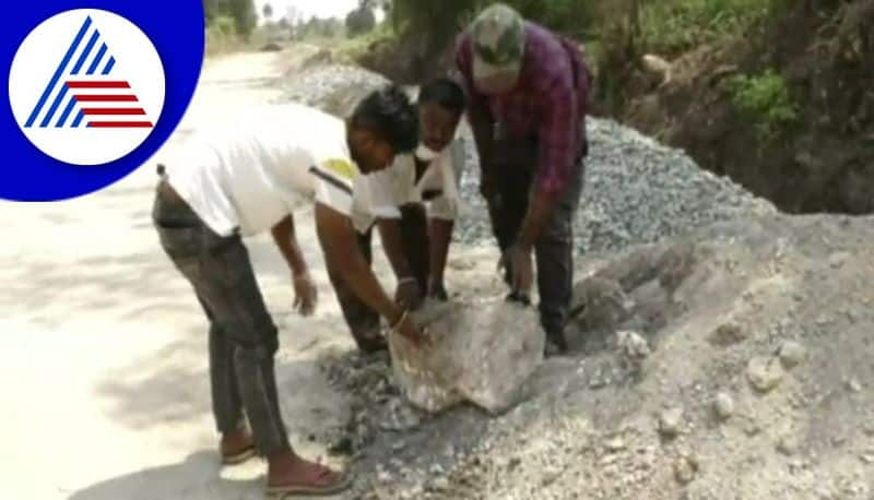 sleazyness in road construction at Amminabhavi village Dharwada akb