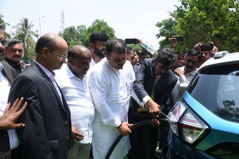 1000 fast charging stations for electric vehicles Says Minister Sunil kumar rbj