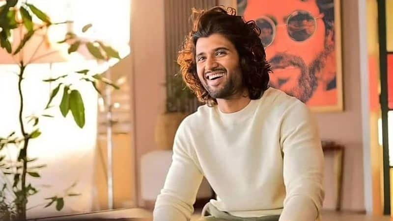 Vijay Deverakonda's female fans go crazy; here's what they did RBA