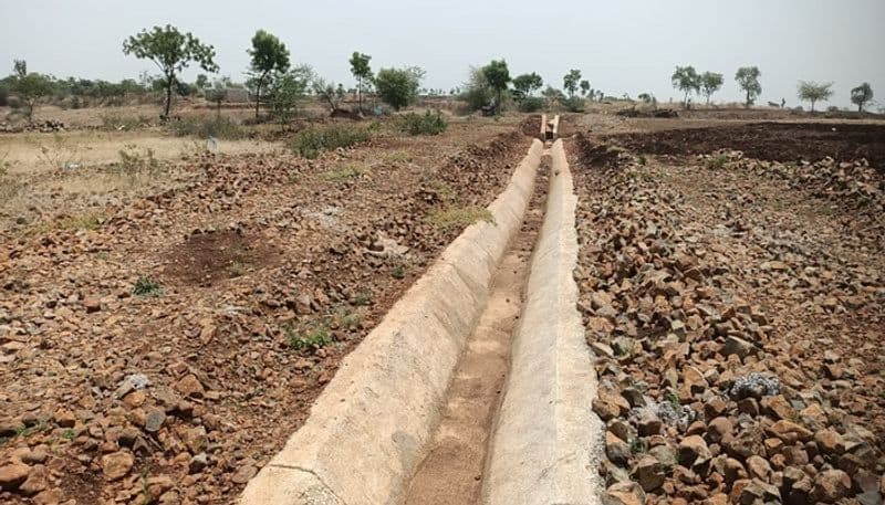 villagers Faces drinking water crisis In Chikkodi rbj