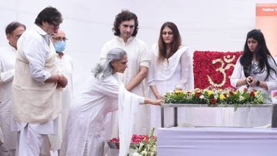 Pandit Shivkumar Sharma Funeral: तस्वीरों में देखें अमिताभ-जया बच्चन समेत कौन-कौन श्रद्धांजलि देने पहुंचा