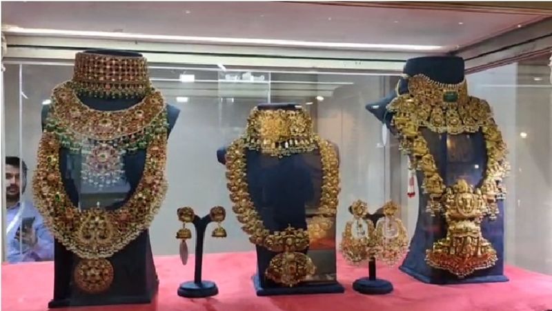 theft in jewelry store, Chandanagar  Hyderabad  - bsb